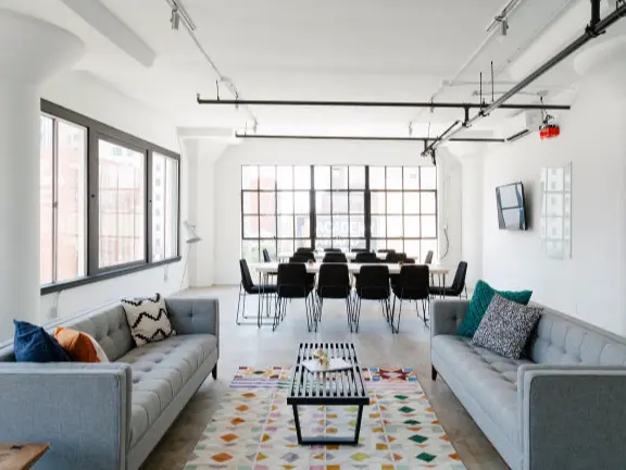 Установка натяжного потолка